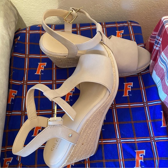 - - COLE HAAN NWOT Maddie Wedges upper leather Open Toe Size 8 - Picture 2 of 6